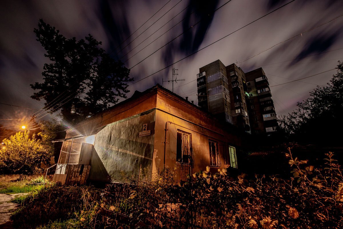 Над бараками красуются многоэтажки 