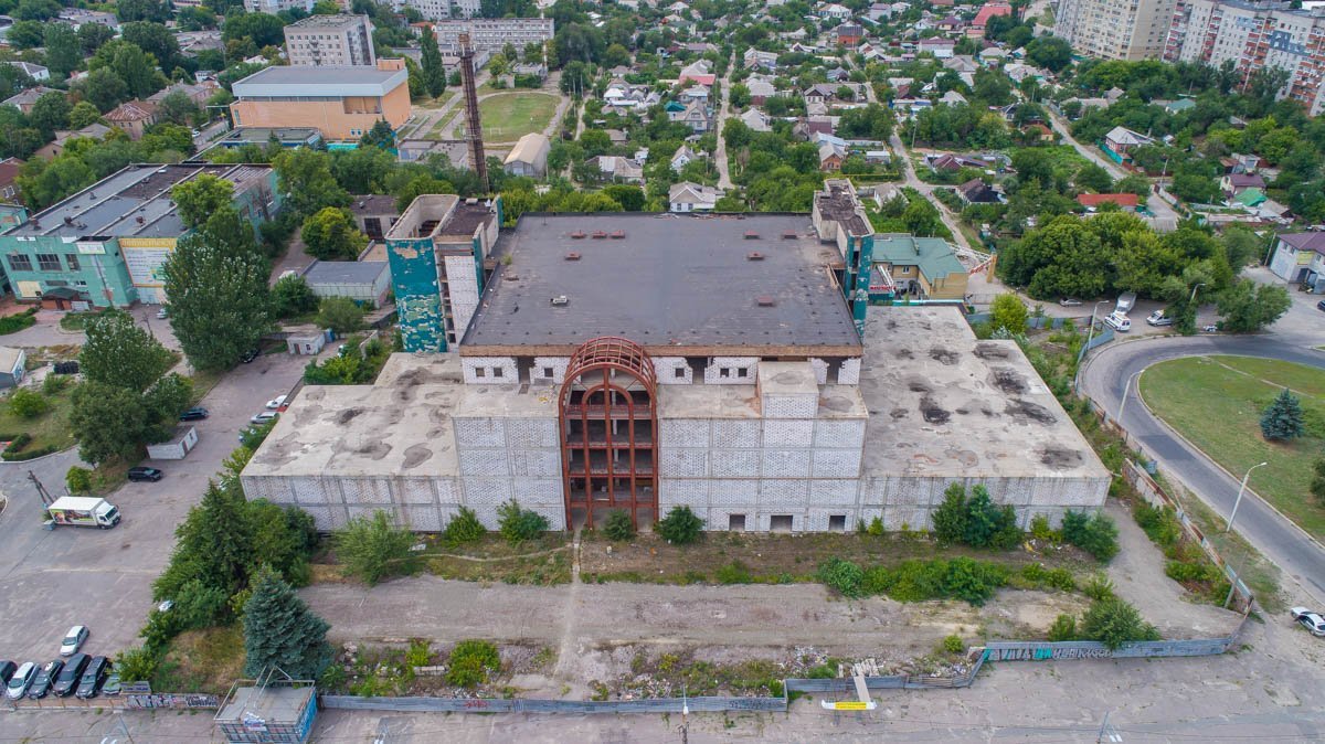 Дом торговли официально открыли 2 ноября 1977-го года на проспекте имени Газеты "Правда", 51 Дом торговли официально открыли 2 ноября 1977-го года на проспекте имени Газеты "Правда", 51