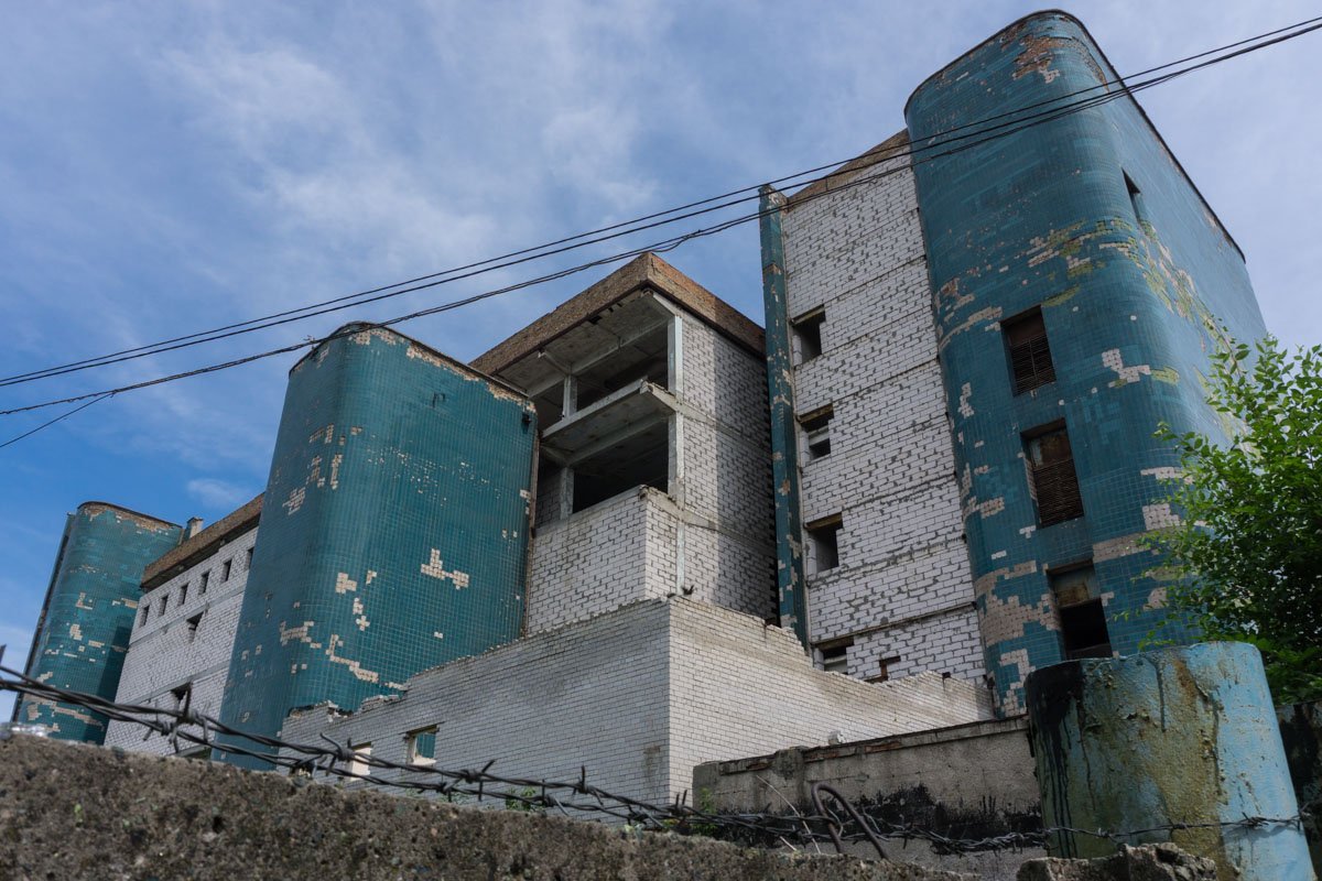 Когда-то этот ТЦ был самым крупным в городе Когда-то этот ТЦ был самым крупным в городе