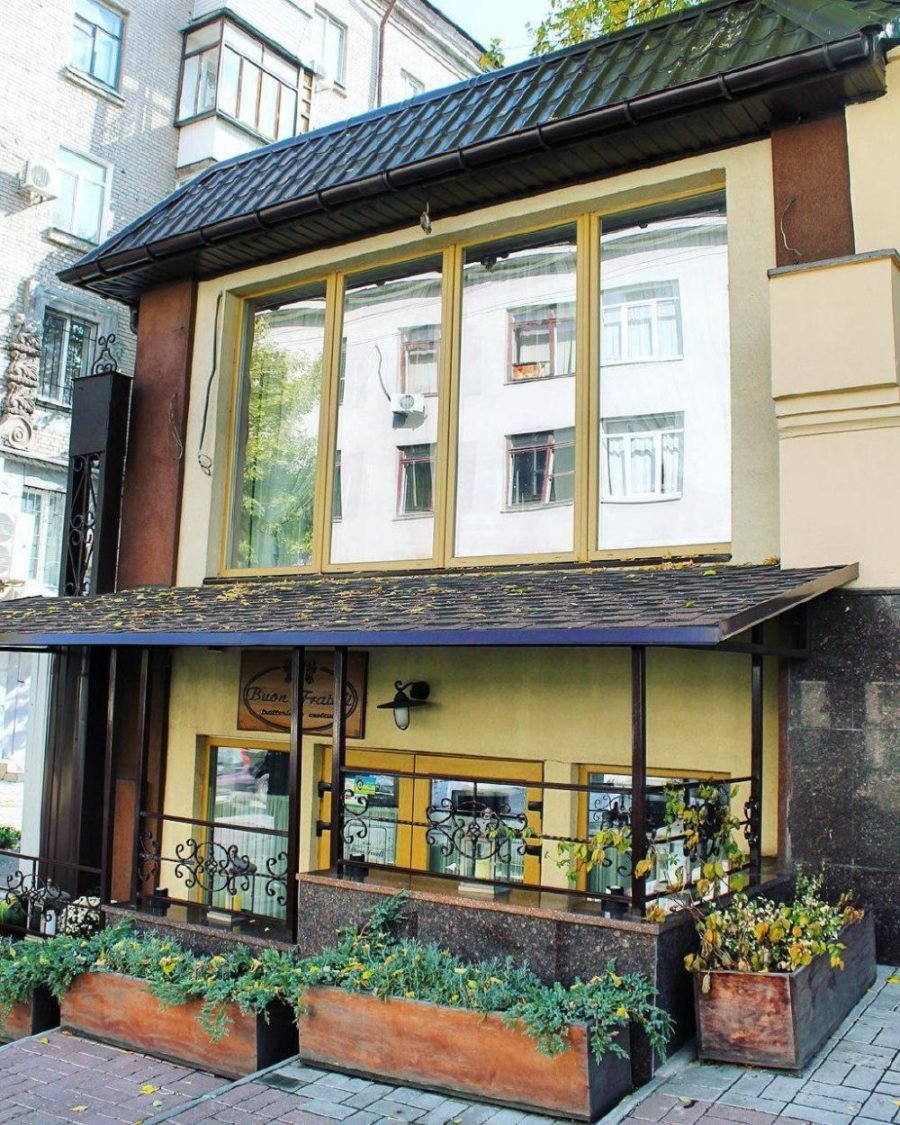 Он находится на улице Владимира Моссаковского, 1д