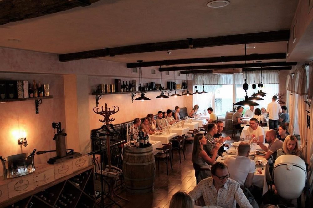 Уютный интерьер + хорошая кухня = отличное настроение