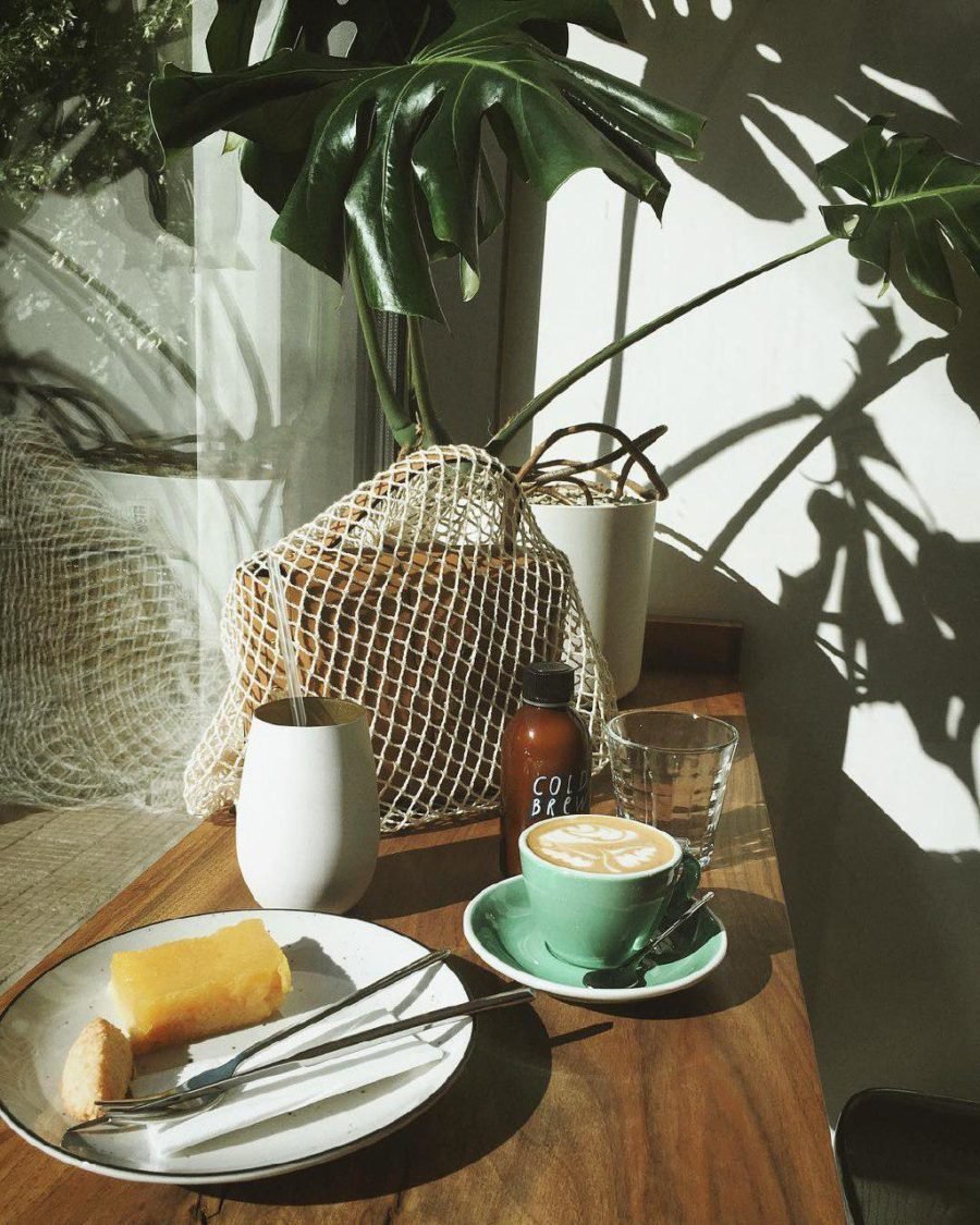 WHITE Coffeebar находится на Сечевых Стрельцов, 1