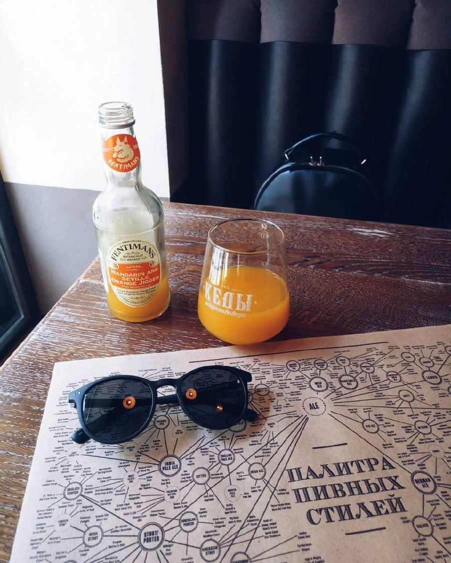  "Кеды искусствоведа" на Михаила Грушевского, 4а, - это заведение, готовые предложить своим клиентам огромный выбор пива