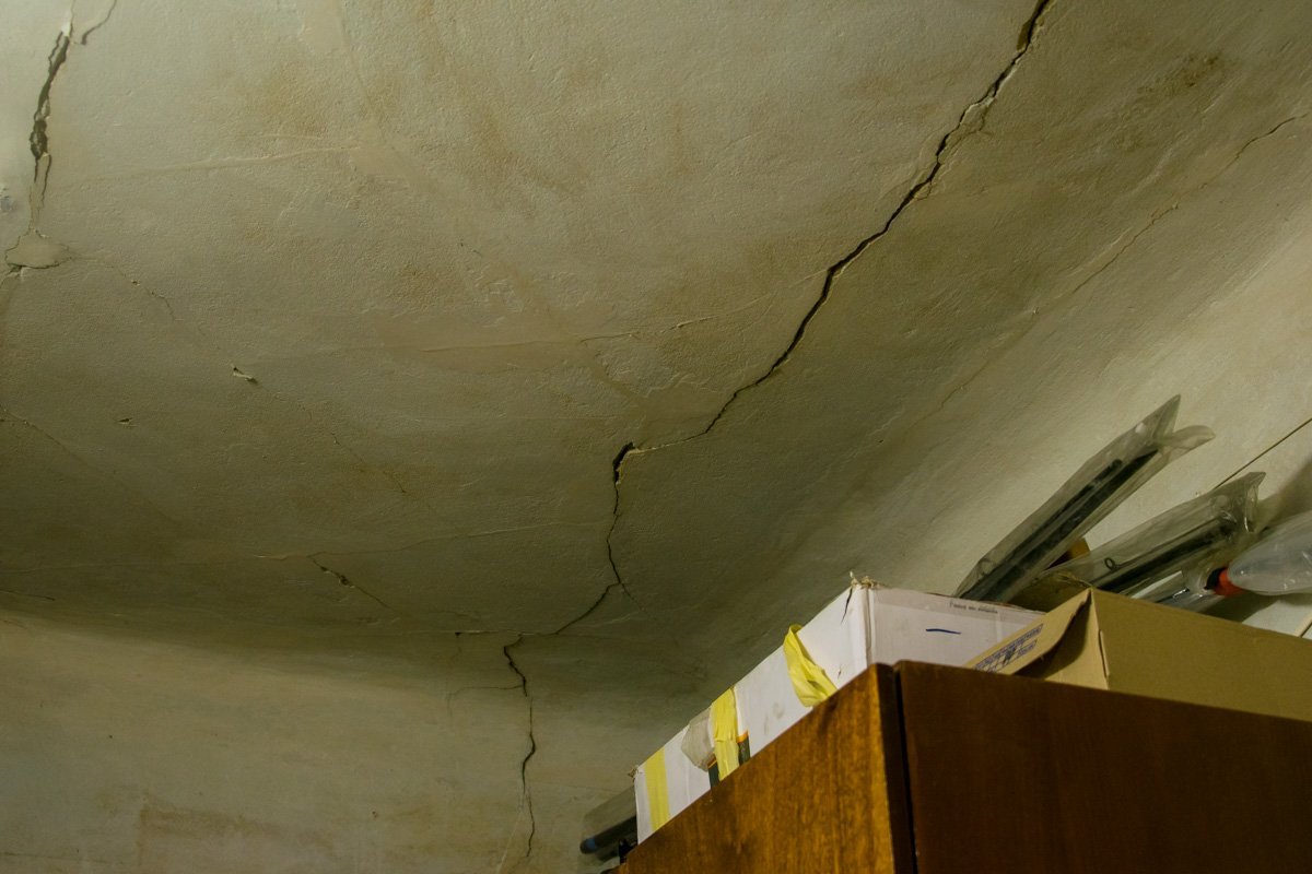 В одной из квартир вздулись потолки