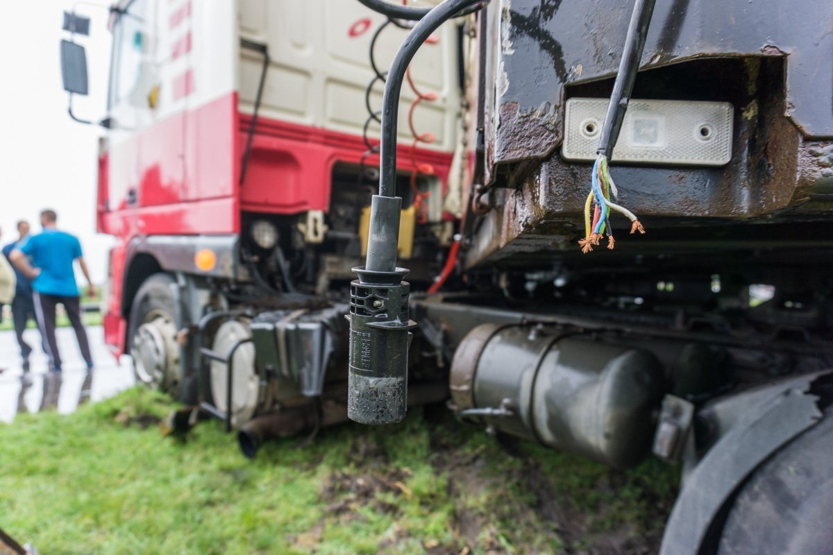 Фуру сложило пополам