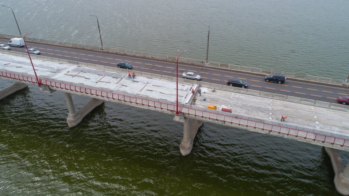 На Новом мосту продолжаются ремонтные работы