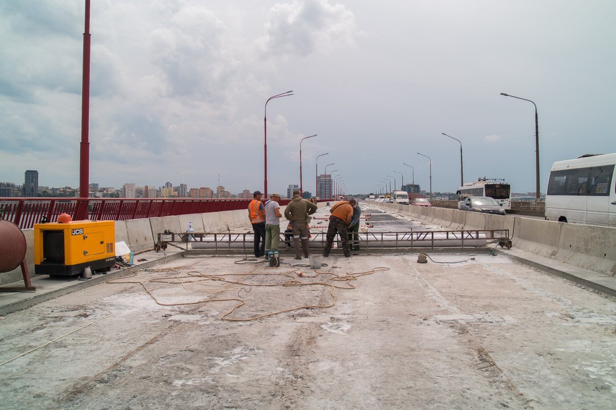 Новое асфальтное покрытие будут укладывать в два слоя