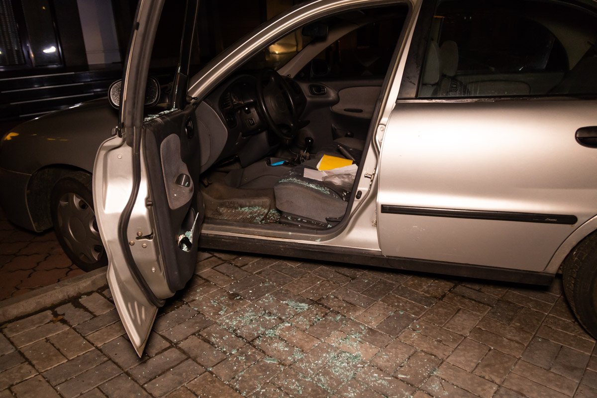 Полицейский пытался его остановить, но мужчина не отреагировал и наехал на патрульного