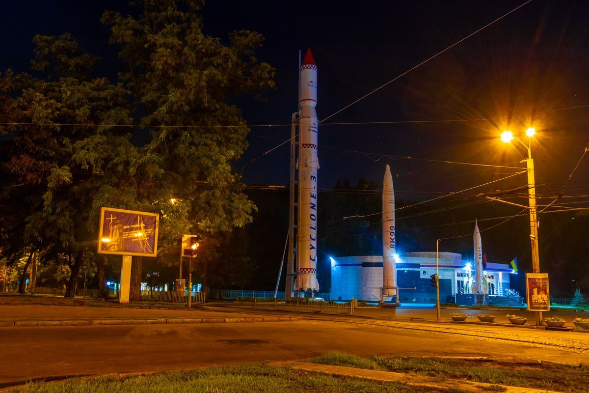 Разве что, только на ракете Разве что, только на ракете