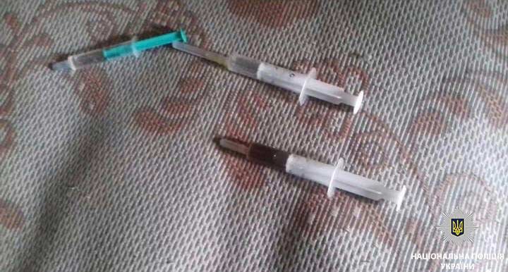 Правоохранители изъяли шприцы