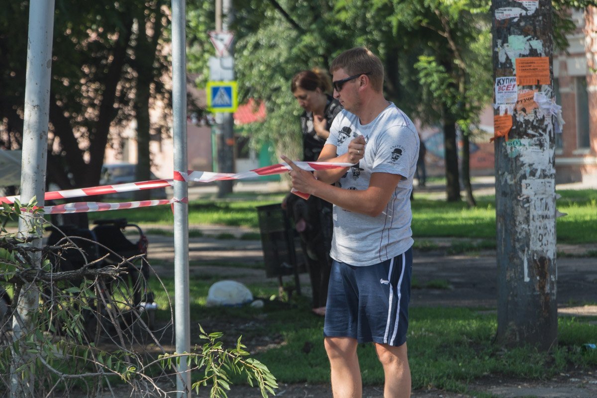 Так и не дождавшись ответа аварийно службы, Информатор решил своими силами огородить ветку