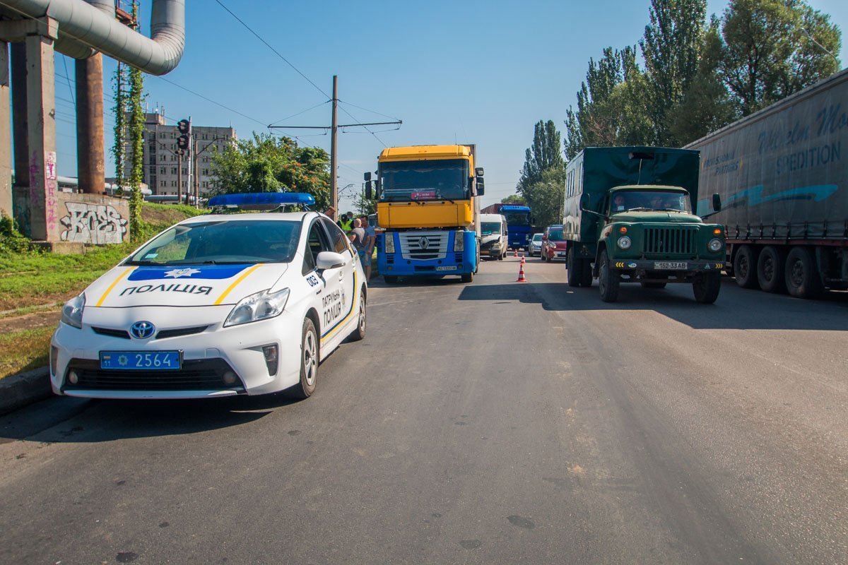 На место аварии немедленно прибыл экипаж патрульной полиции На место аварии немедленно прибыл экипаж патрульной полиции