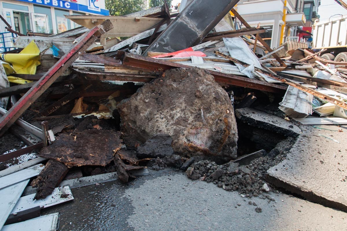 Коммунальщикам удалось полностью демонтировать МАФ в течение нескольких часов Коммунальщикам удалось полностью демонтировать МАФ в течение нескольких часов