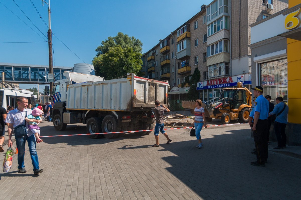 МАФ буквально сровняли с землей МАФ буквально сровняли с землей