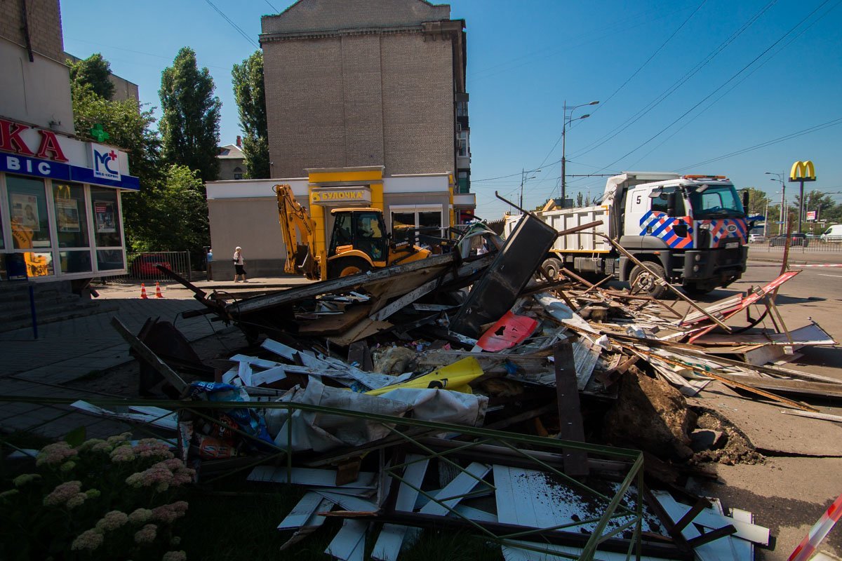 Владельцев киоска заранее предупредили о сносе Владельцев киоска заранее предупредили о сносе