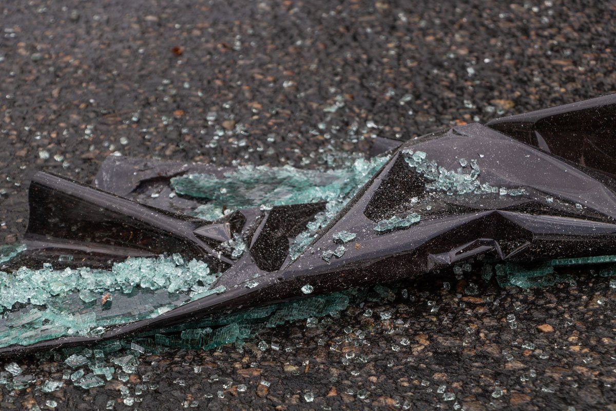 Водитель Fiat рассказал, что за несколько минут перед аварией въехал в яму, после чего услышал стук