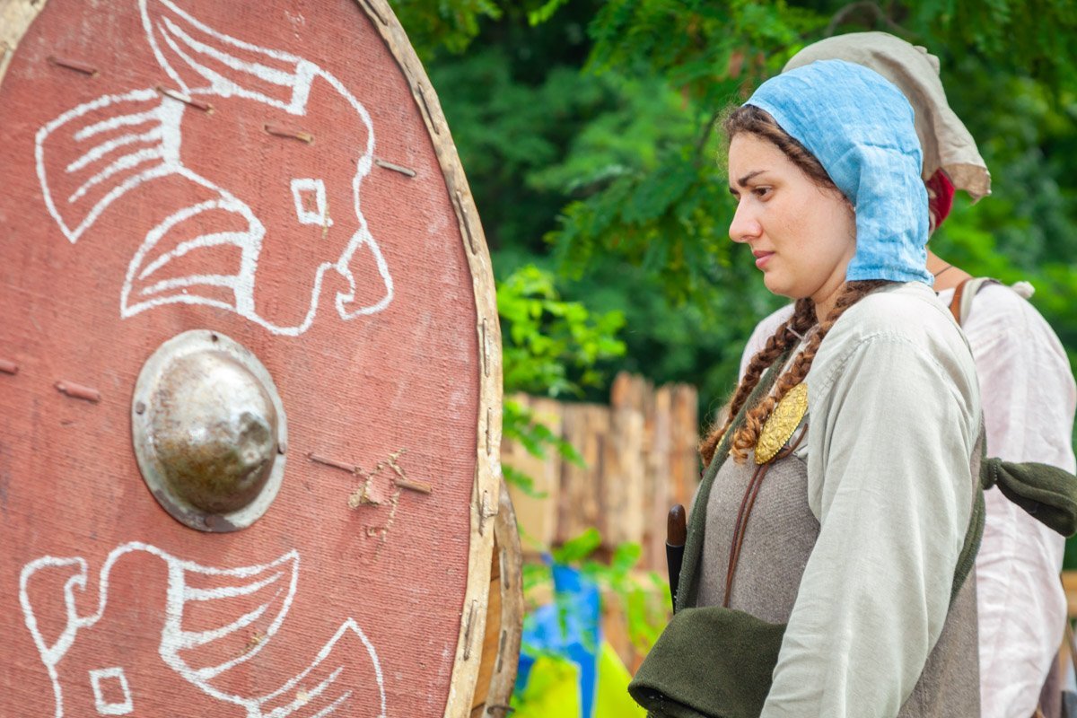 Крестьянка явно не любит красный цвет Крестьянка явно не любит красный цвет