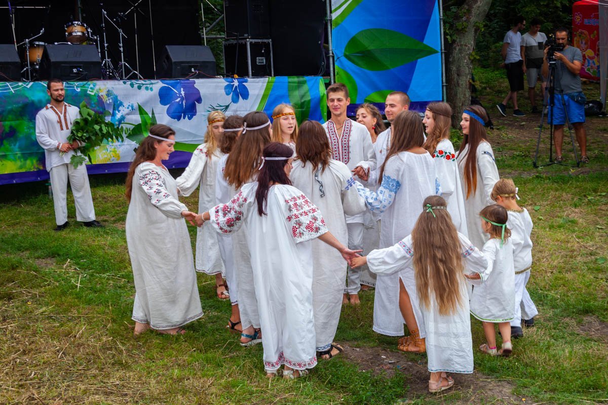 Фольклорный ансамбль во всей своей красе Фольклорный ансамбль во всей своей красе