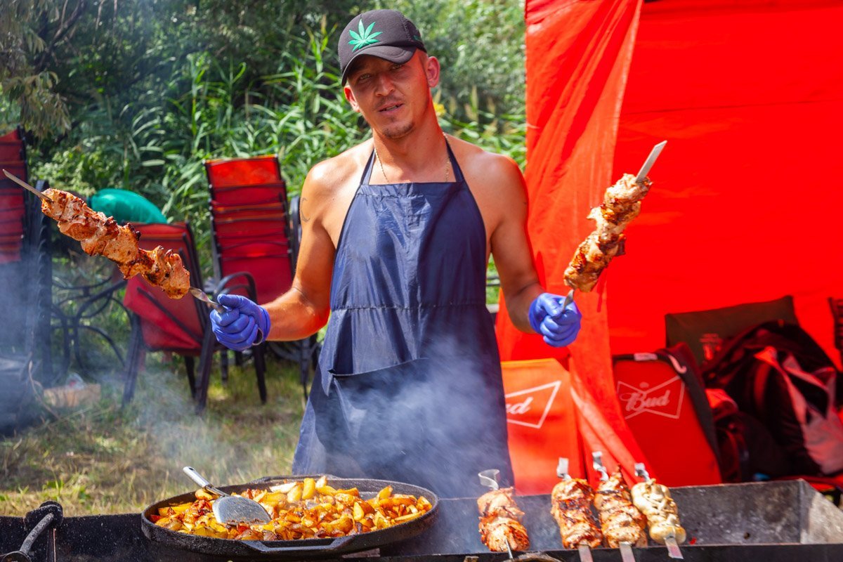 Кажется, будто аж сюда пахнет Кажется, будто аж сюда пахнет