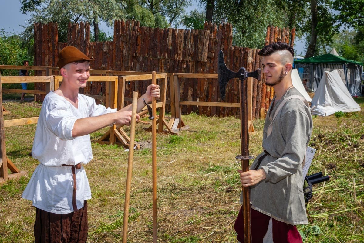 Прическа немного не из того века Прическа немного не из того века