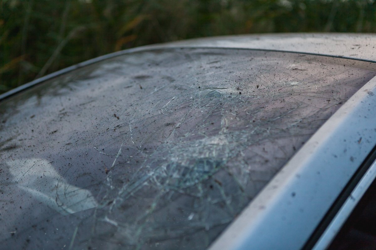 Автомобиль сильно поврежден Автомобиль сильно поврежден