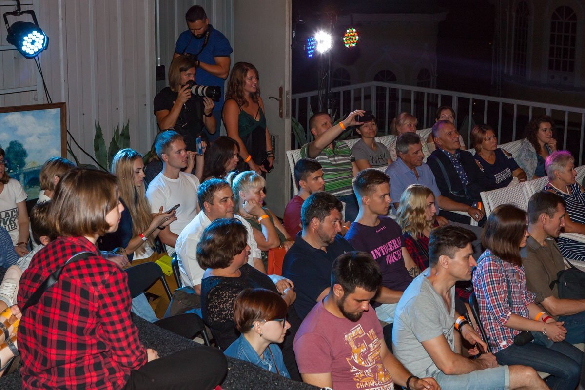 28 июля на крыше Музея украинской живописи состоялся концерт днепровской группы Vetka 28 июля на крыше Музея украинской живописи состоялся концерт днепровской группы Vetka