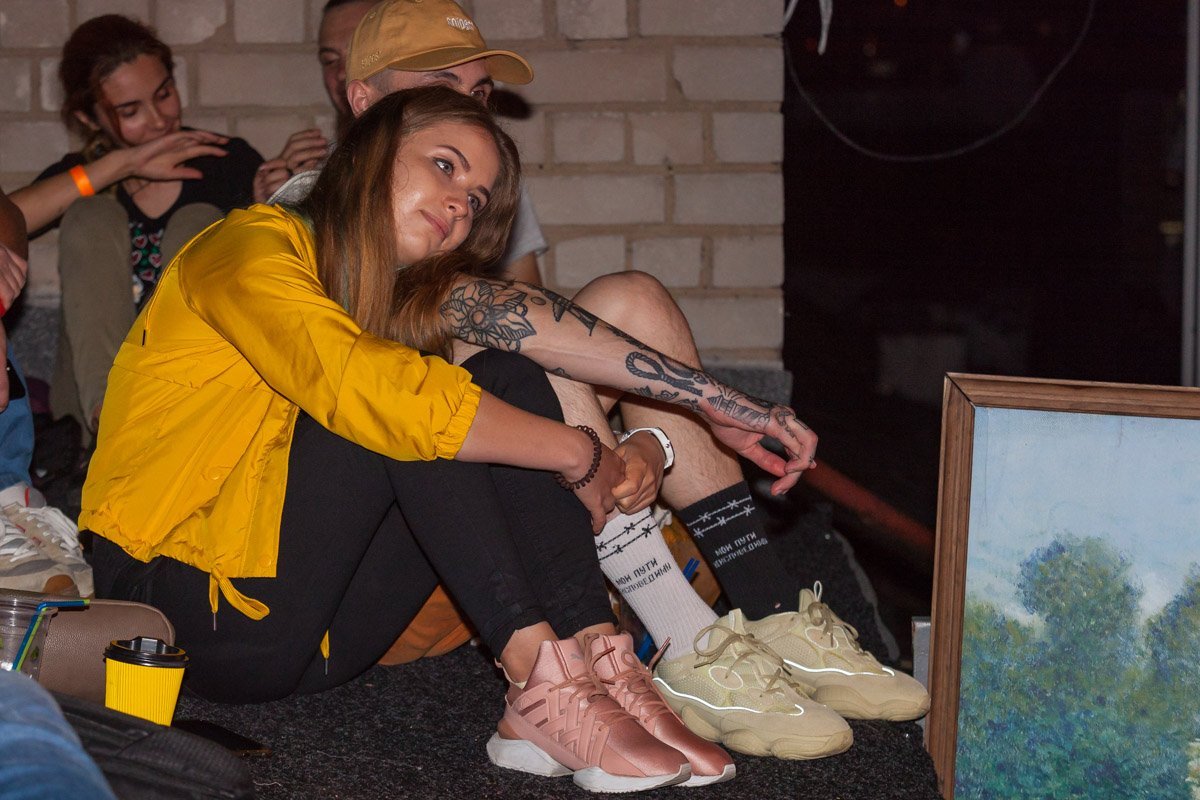 Гости концерта слушали треки, вошедшие мини-альбом #theverybeginning Гости концерта слушали треки, вошедшие мини-альбом #theverybeginning