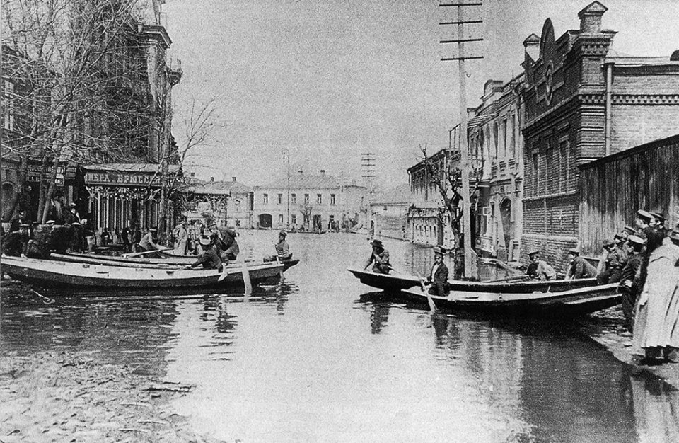 Город на Днепре с момента основания был обречен постоянно бороться с водной стихией Город на Днепре с момента основания был обречен постоянно бороться с водной стихией