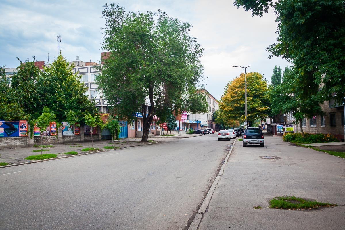В целом дорога на улице Ярослава Мудрого выглядит неплохо В целом дорога на улице Ярослава Мудрого выглядит неплохо