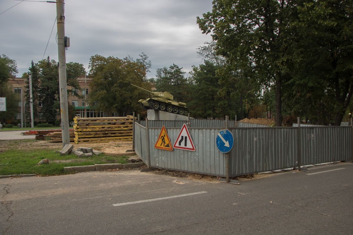 Стройка добралась до танка