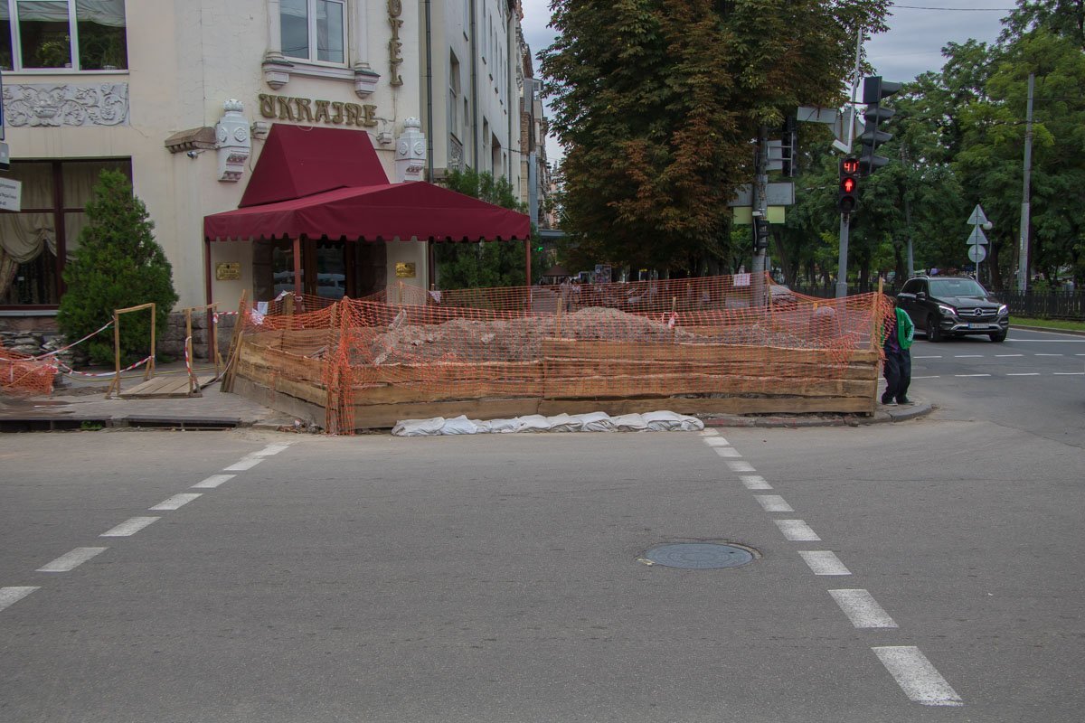 В самом центре города кипит стройка