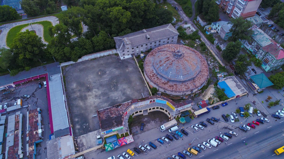 Сейчас в цирке уже не услышать рев тигров Сейчас в цирке уже не услышать рев тигров