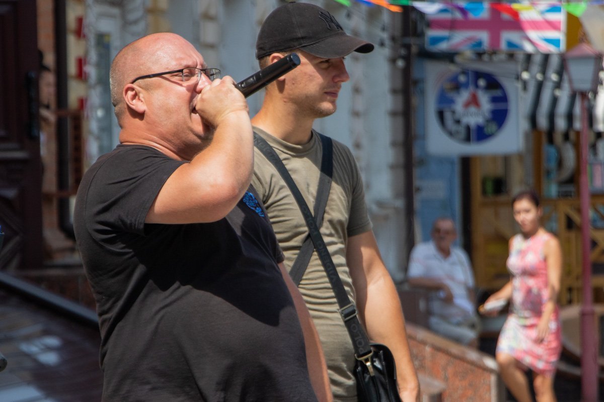 Запе-вай: зра-да, гань-ба