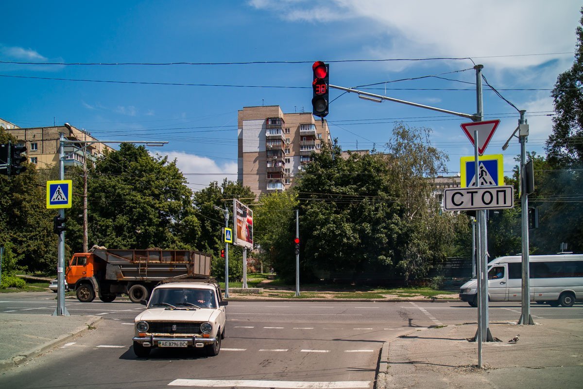 Это сложный перекресток с очень интенсивным движением Это сложный перекресток с очень интенсивным движением