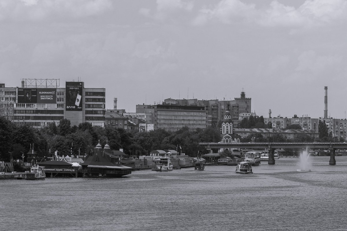 Днепр - город бетонных коробок Днепр - город бетонных коробок