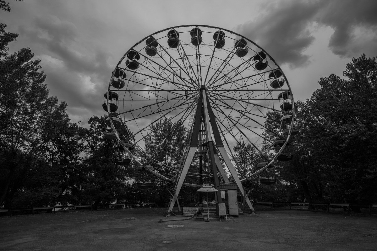 Совсем не весело Совсем не весело