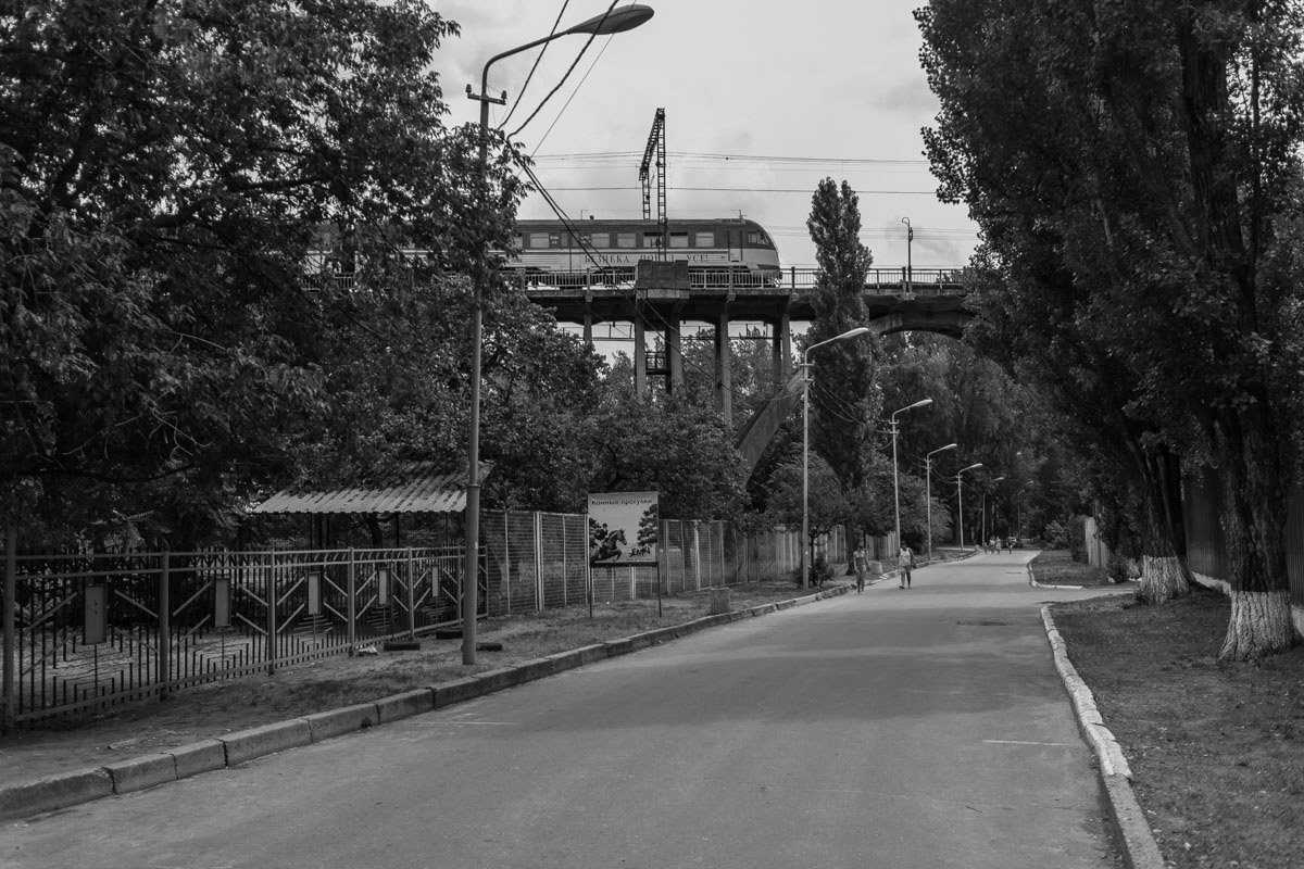 Хочется сесть в поезд и уехать подальше Хочется сесть в поезд и уехать подальше