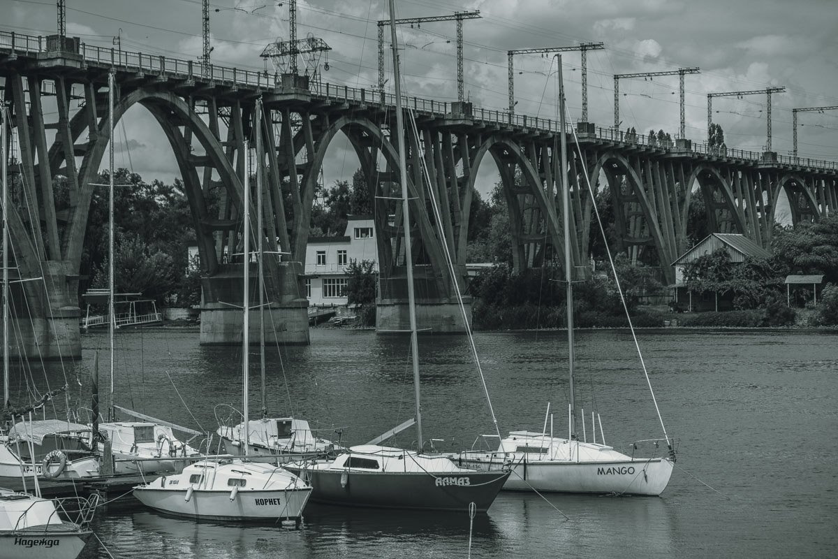 Грустная пристань с грустными кораблями Грустная пристань с грустными кораблями