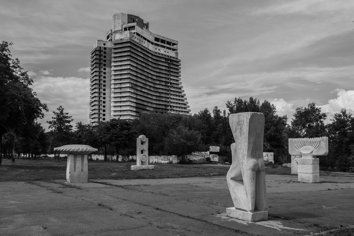 Вглядывайтесь в тени Вглядывайтесь в тени