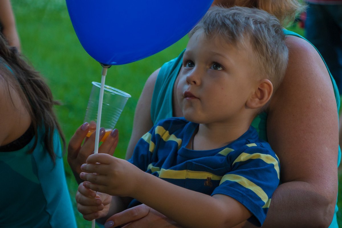 Все маленькие посетители получили шарики Все маленькие посетители получили шарики