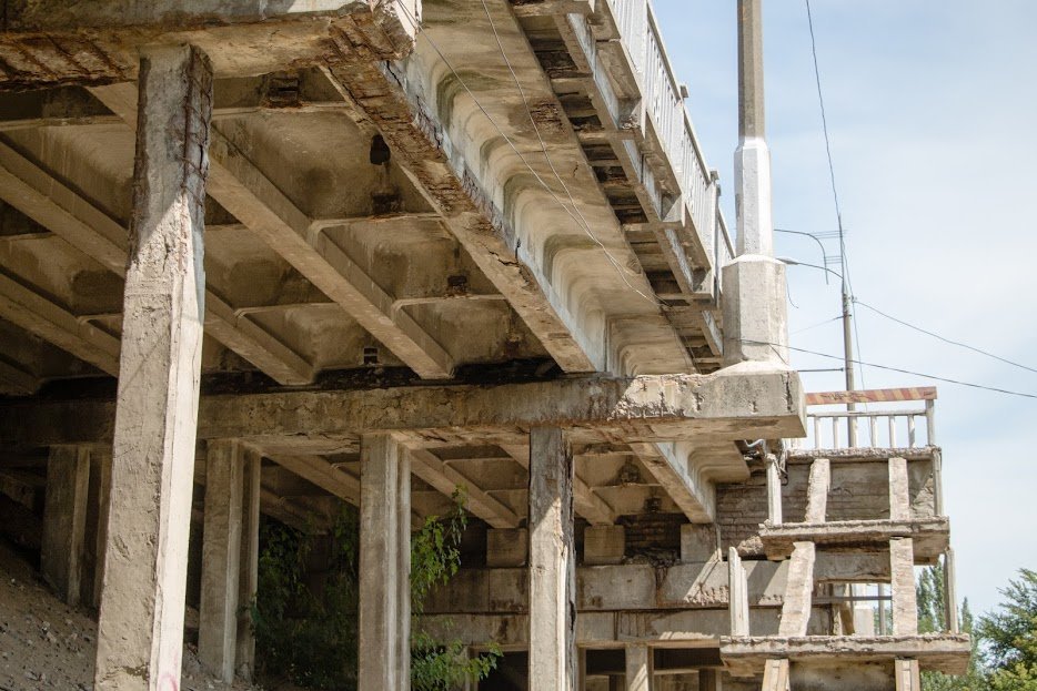 Не только лестница в плохом состоянии