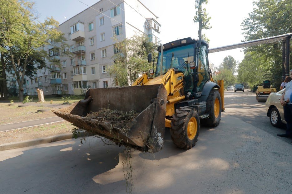 К Авиаторскому прикоснулась рука коммунальщиков