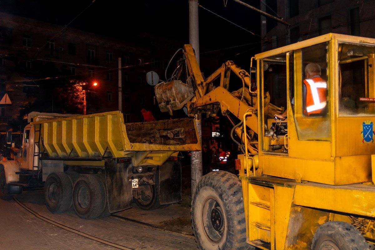 Работы вынуждены проводить ночью Работы вынуждены проводить ночью