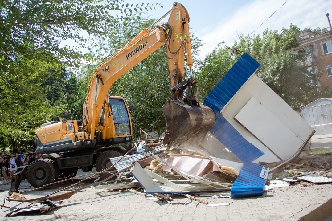 КП "Благоустрій" просто не оставила шанса владельцам на дальнейшее существование киоска КП "Благоустрій" просто не оставила шанса владельцам на дальнейшее существование киоска