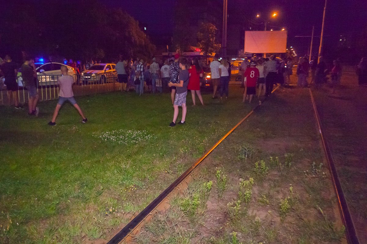 За происходящим наблюдали десятки людей