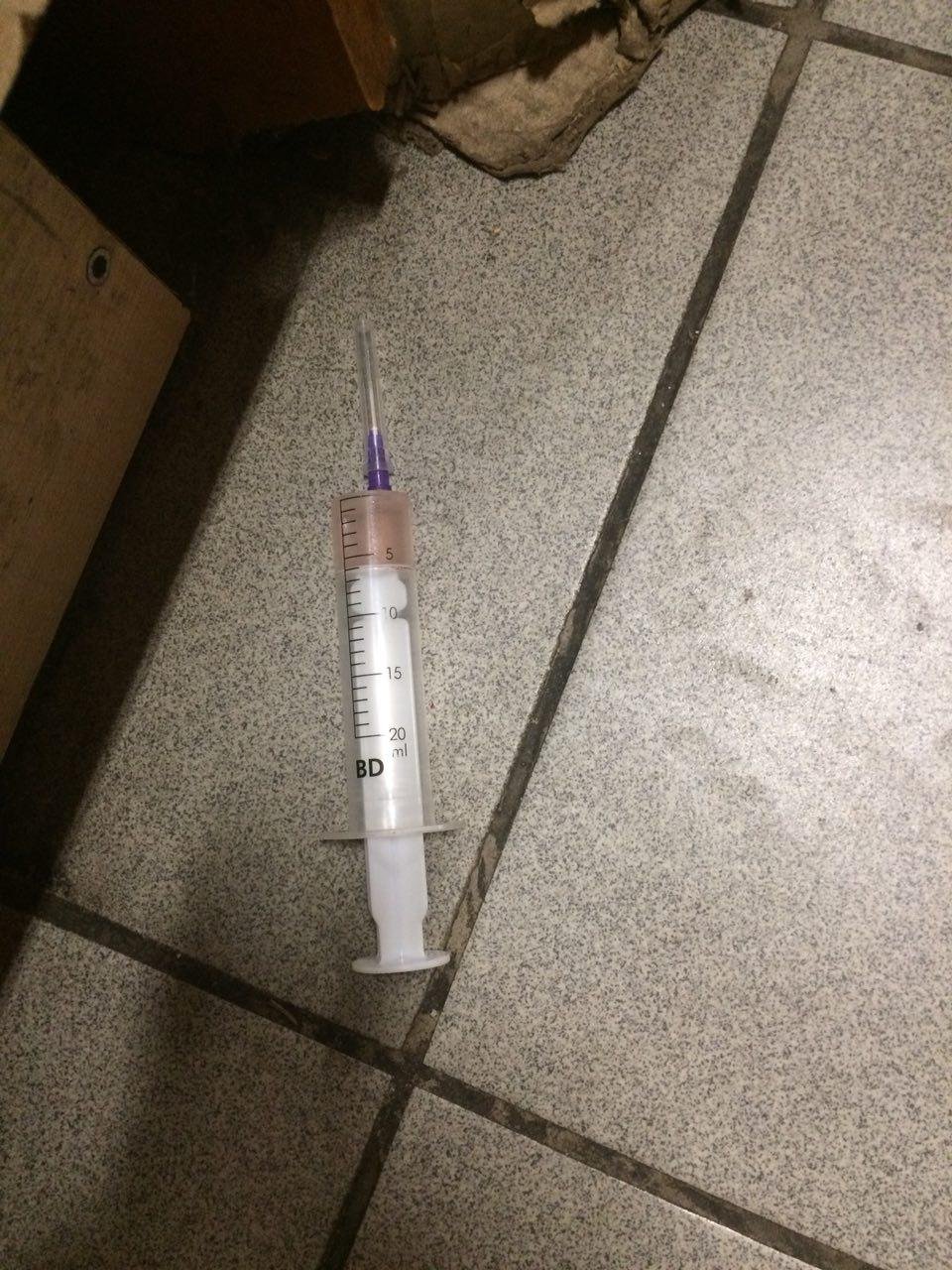 При себе у мужчины был шприц При себе у мужчины был шприц