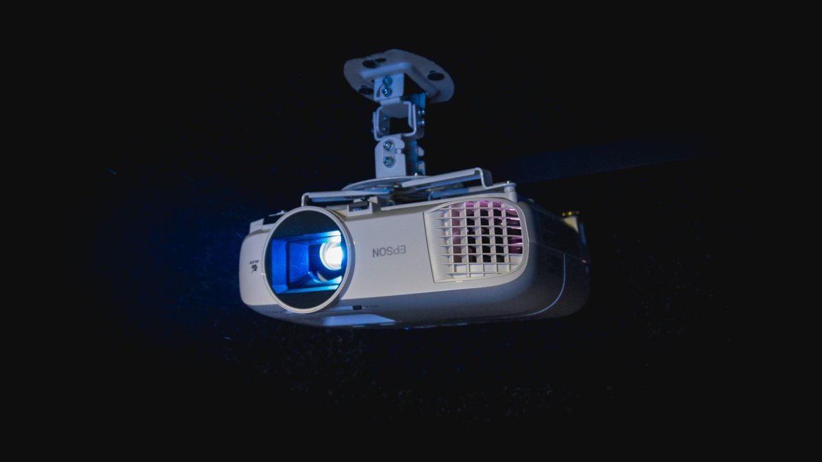 Кинобоксы оборудованы современными проекторами