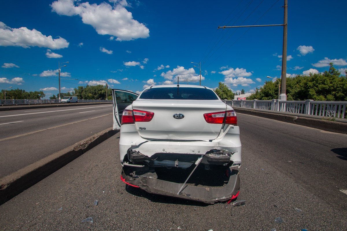 2 августа, около 13:00, на Слобожанском проспекте столкнулись Kia, Citroen и Mazda 2 августа, около 13:00, на Слобожанском проспекте столкнулись Kia, Citroen и Mazda