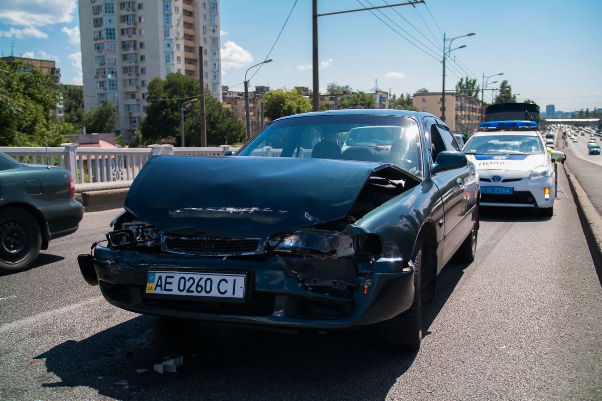 Движение на виадуке в сторону Левого берега затруднено Движение на виадуке в сторону Левого берега затруднено