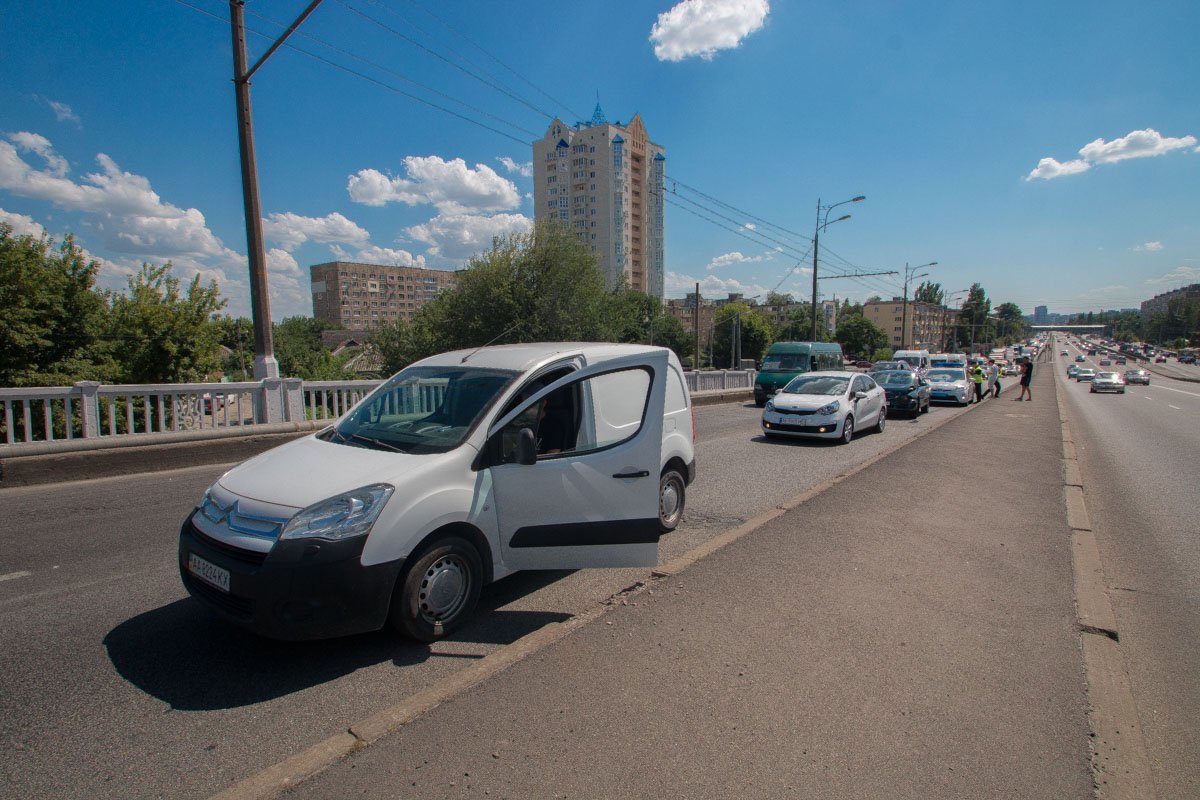 Информатор рекомендует водителям выбирать альтернативные пути следования Информатор рекомендует водителям выбирать альтернативные пути следования